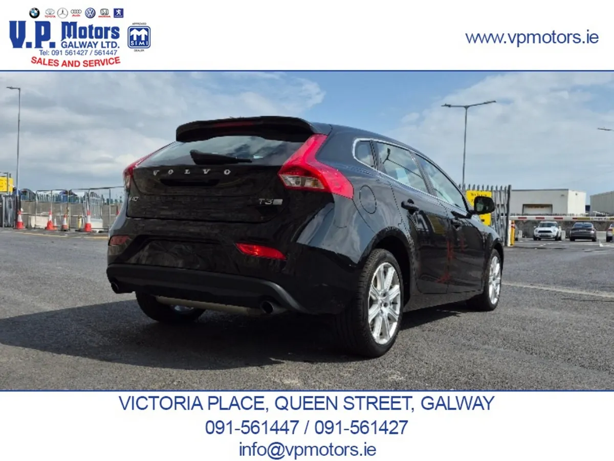 Volvo V40 Hatchback, Petrol, 2020, Black