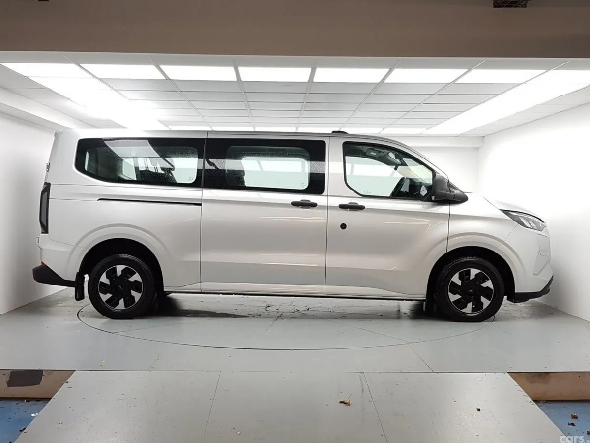 Ford Transit Custom MPV, Petrol Plug-in Hybrid, 2026, Grey