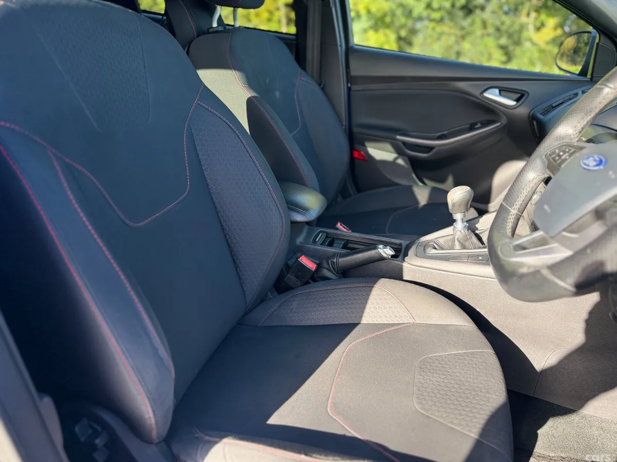 Ford Focus Hatchback, Diesel, 2017, Blue