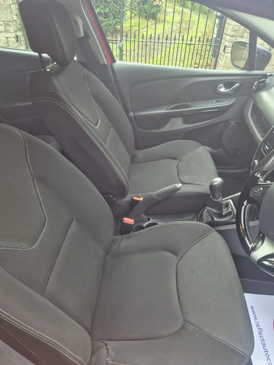 Renault Clio Hatchback, Petrol, 2017, Red