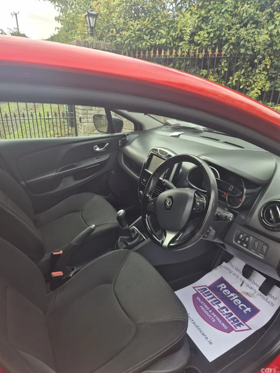 Renault Clio Hatchback, Petrol, 2017, Red