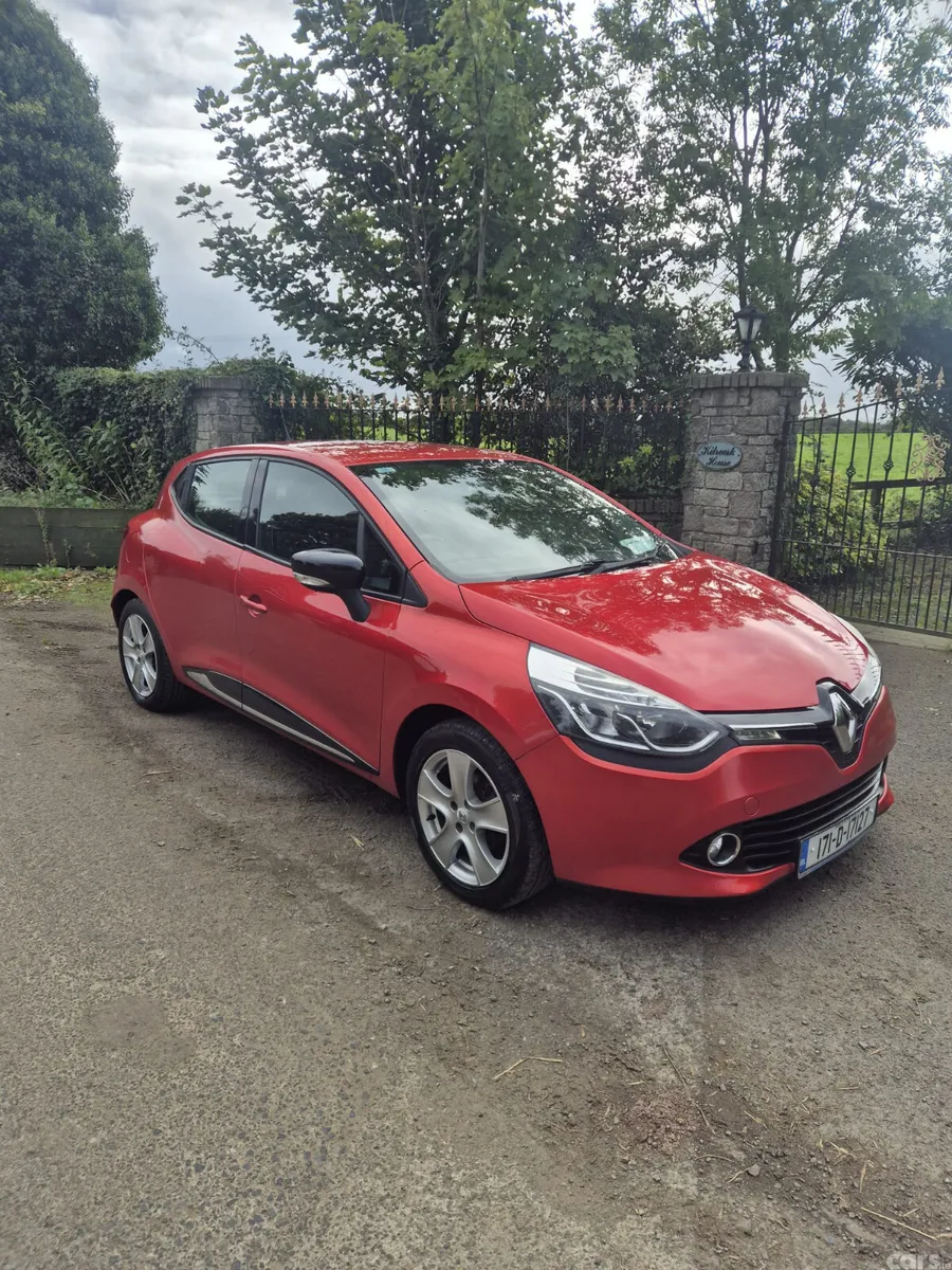 Renault Clio Hatchback, Petrol, 2017, Red