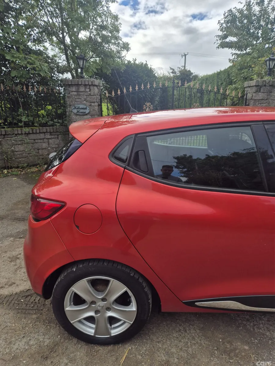 Renault Clio Hatchback, Petrol, 2017, Red