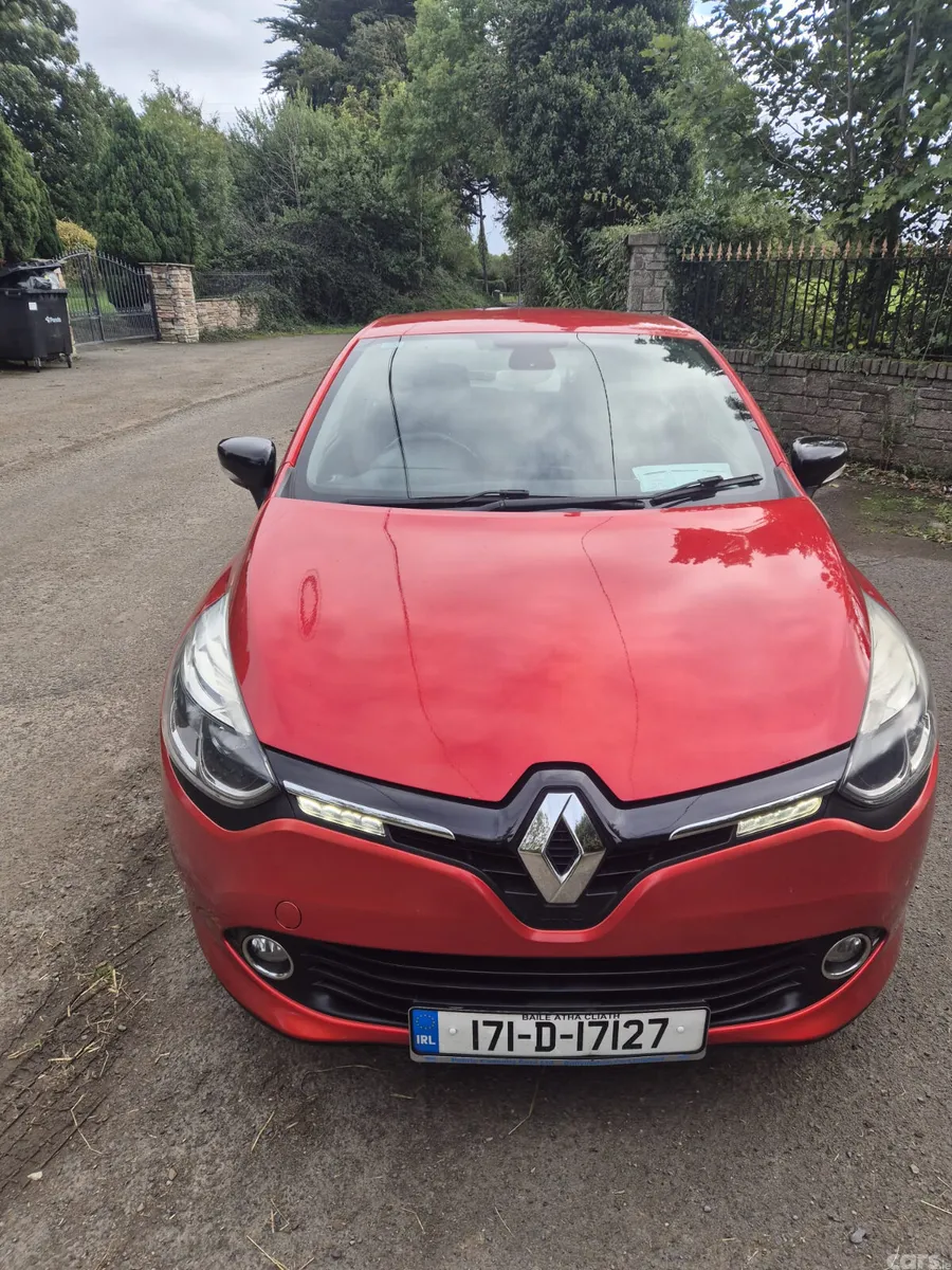 Renault Clio Hatchback, Petrol, 2017, Red
