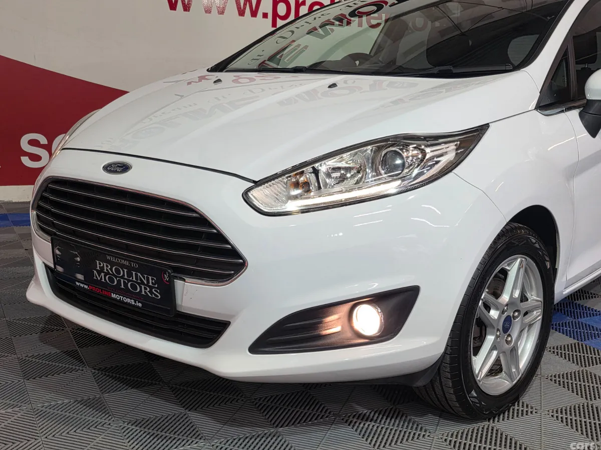 Ford Fiesta Hatchback, Petrol, 2016, White