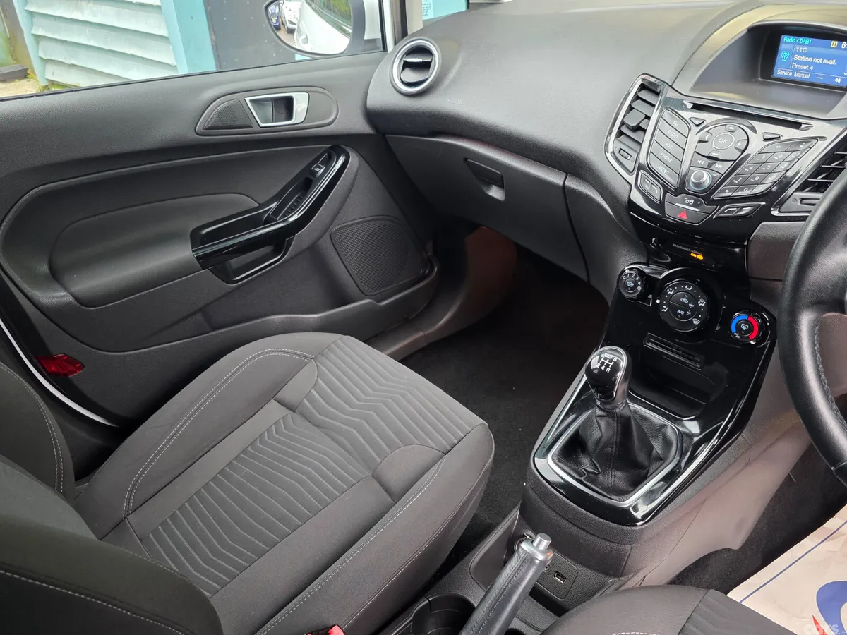 Ford Fiesta Hatchback, Petrol, 2016, White