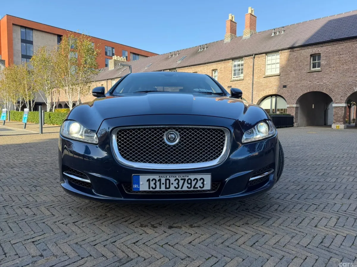 Jaguar XJ Saloon, Diesel, 2013, Blue