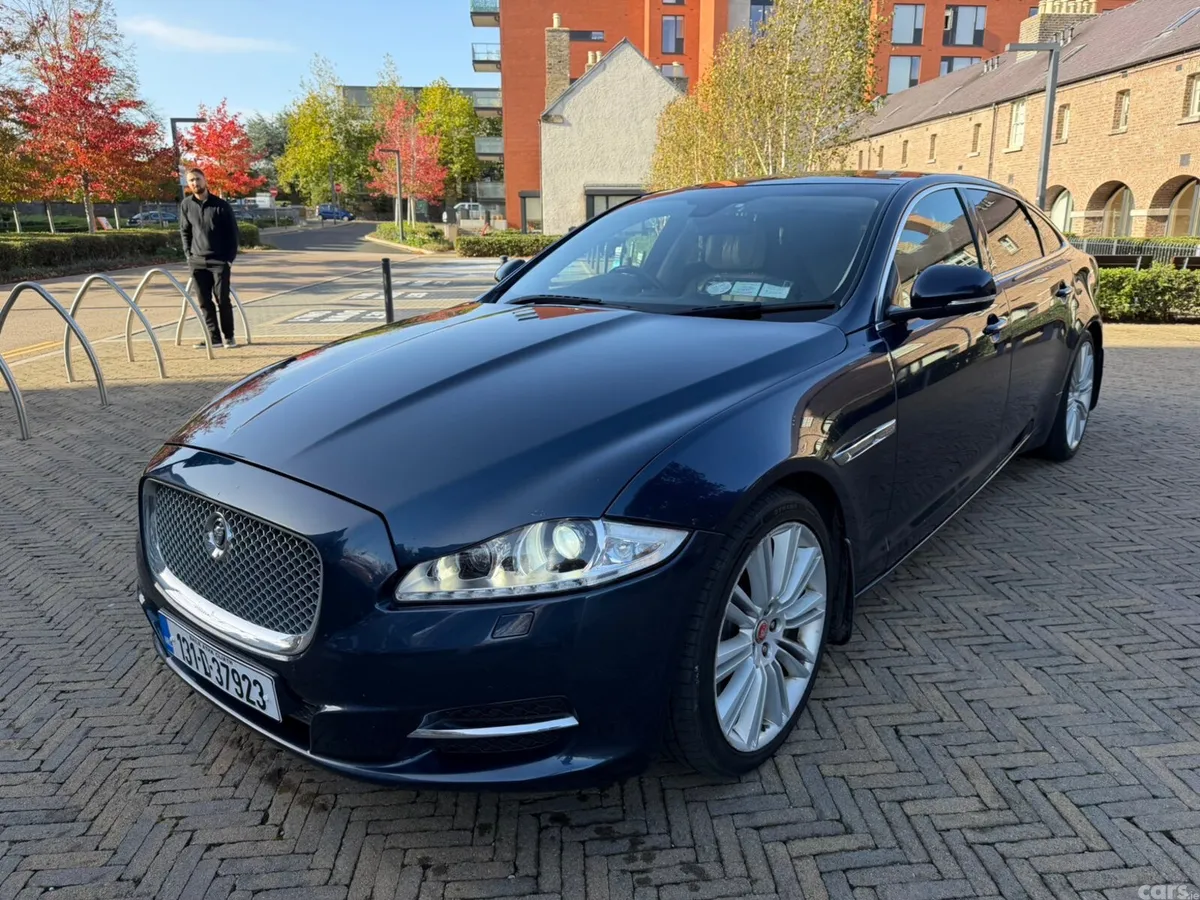 Jaguar XJ Saloon, Diesel, 2013, Blue