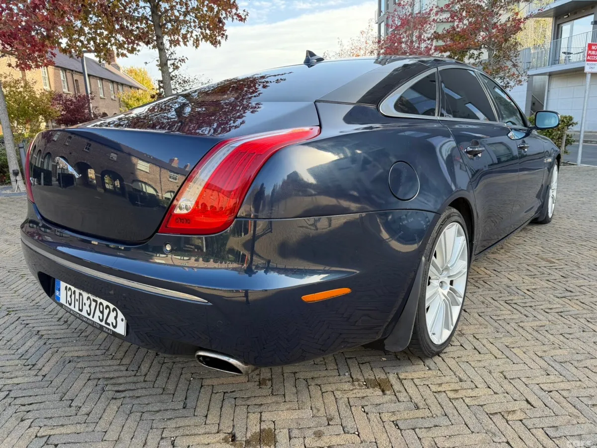 Jaguar XJ Saloon, Diesel, 2013, Blue