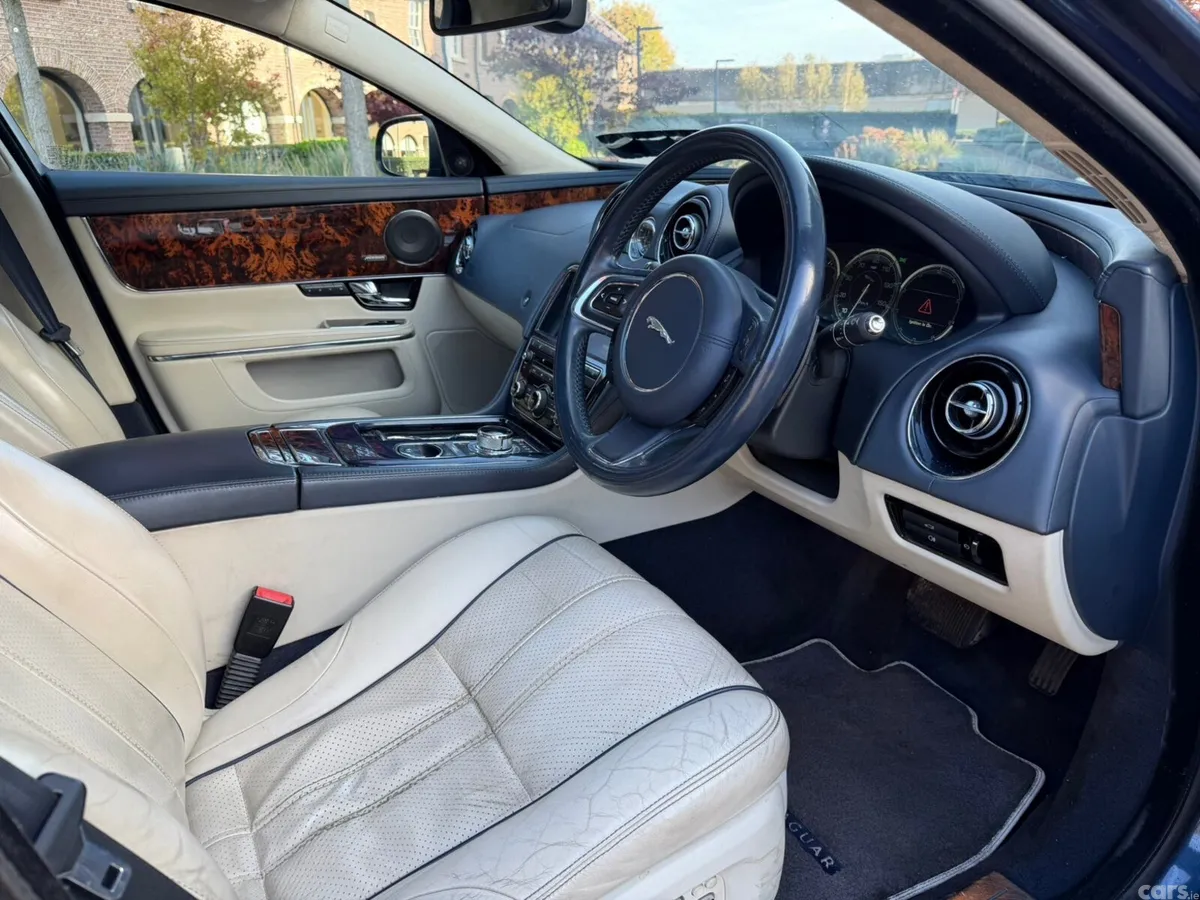 Jaguar XJ Saloon, Diesel, 2013, Blue