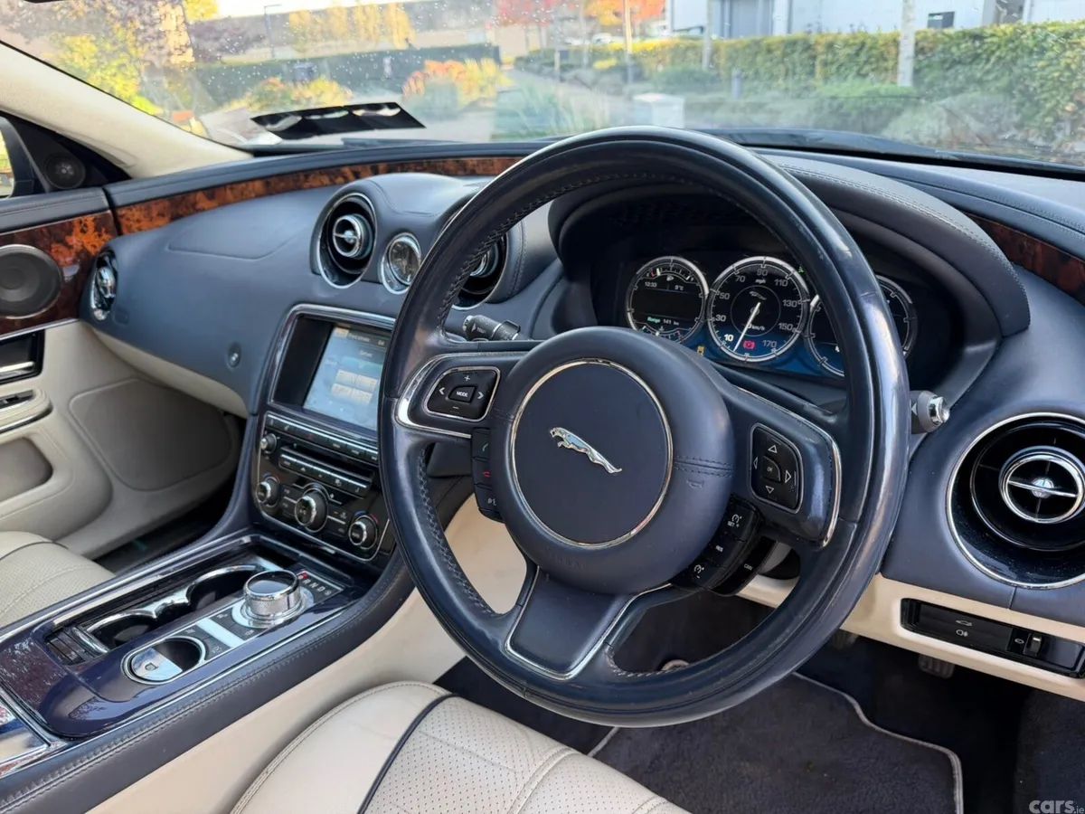 Jaguar XJ Saloon, Diesel, 2013, Blue