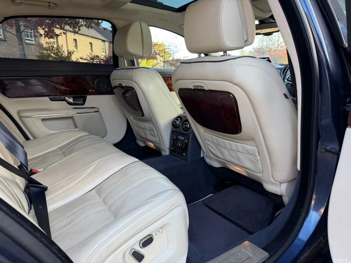 Jaguar XJ Saloon, Diesel, 2013, Blue