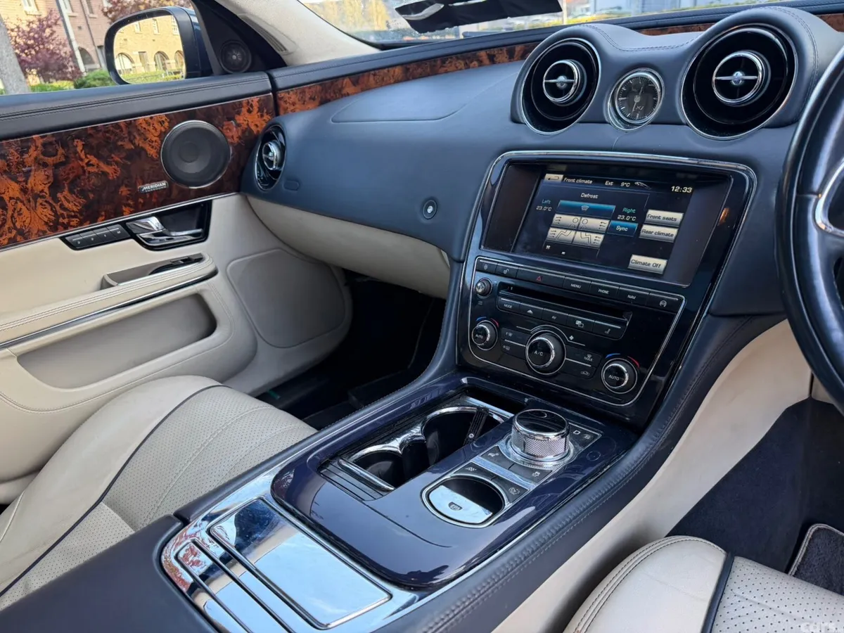 Jaguar XJ Saloon, Diesel, 2013, Blue