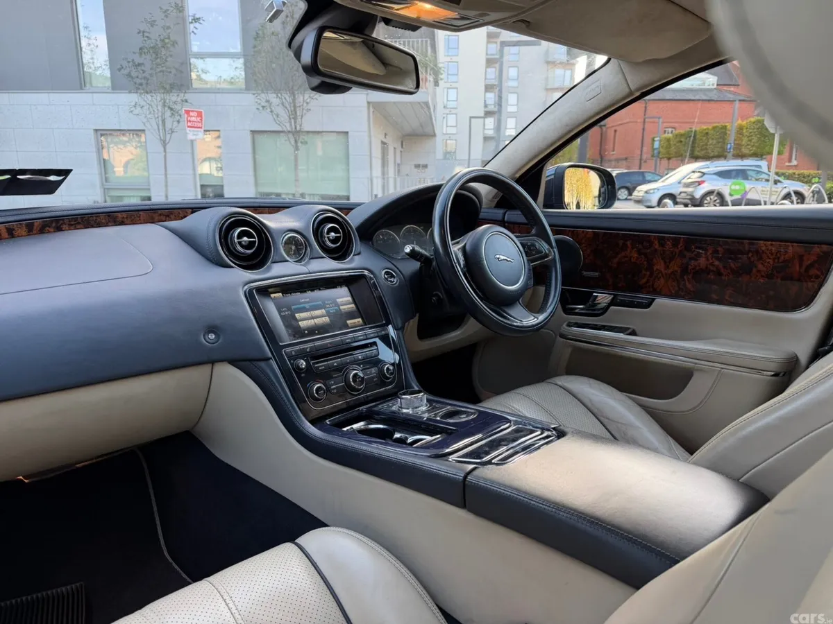 Jaguar XJ Saloon, Diesel, 2013, Blue
