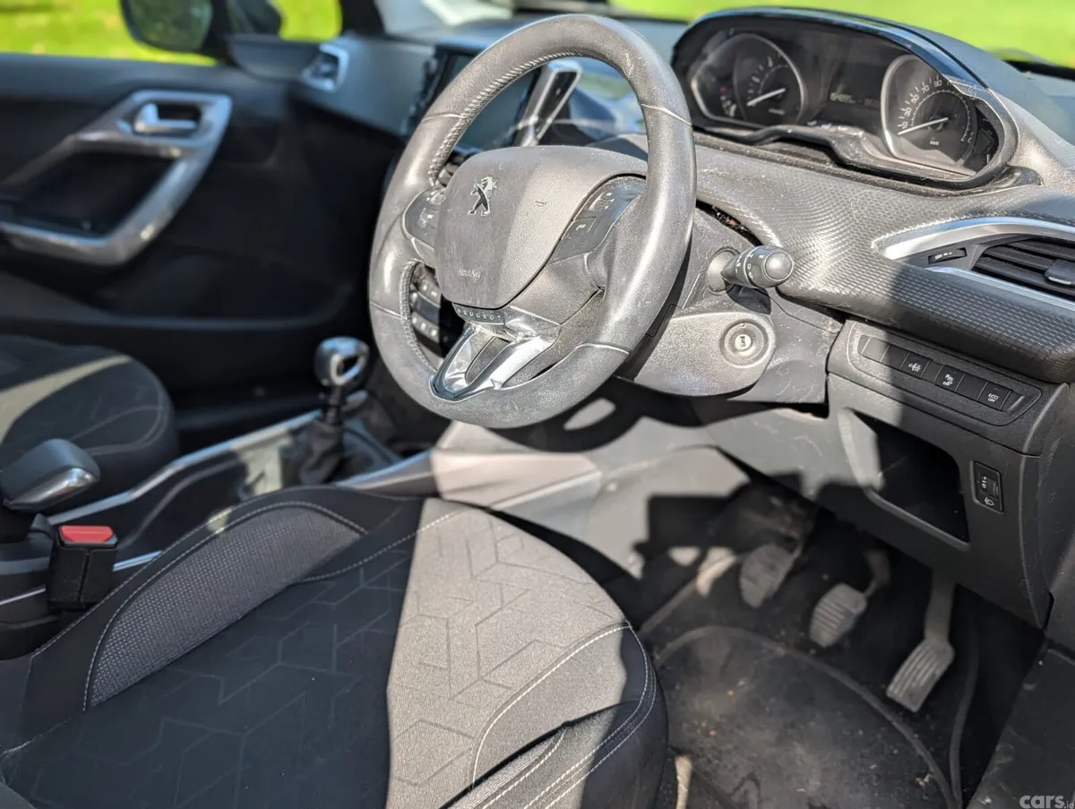 Peugeot 2008 Estate, Diesel, 2019, Grey