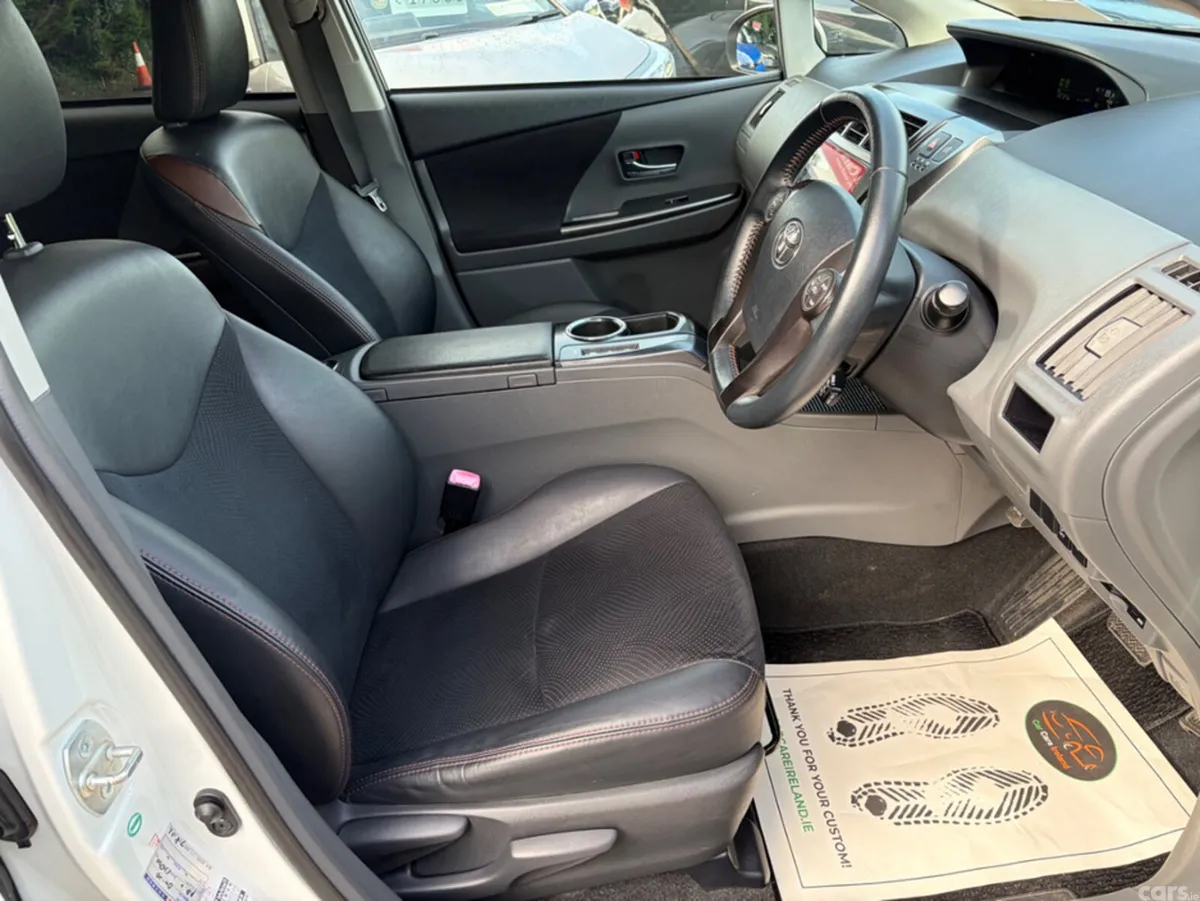 Toyota Prius Hatchback, Petrol Hybrid, 2014, White