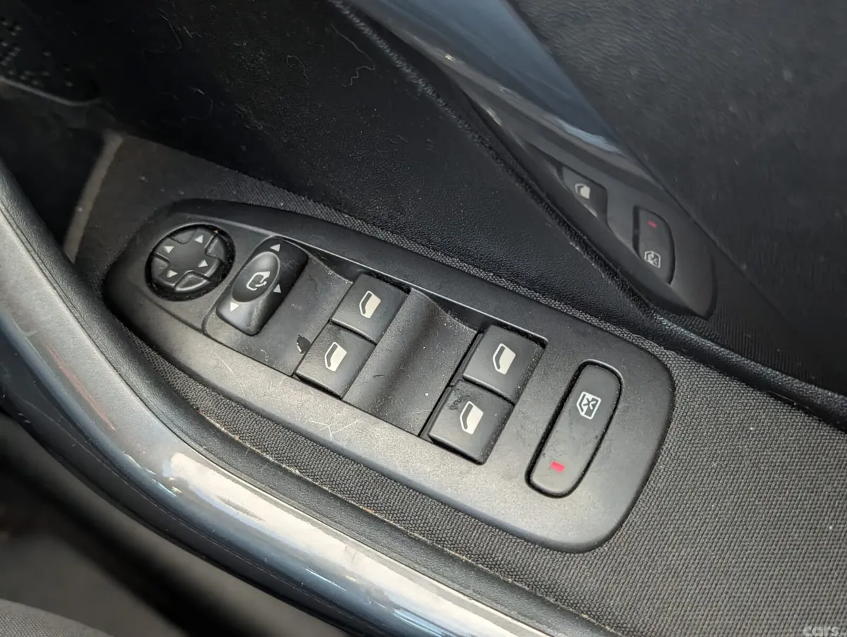 Peugeot 2008 Estate, Diesel, 2019, Grey