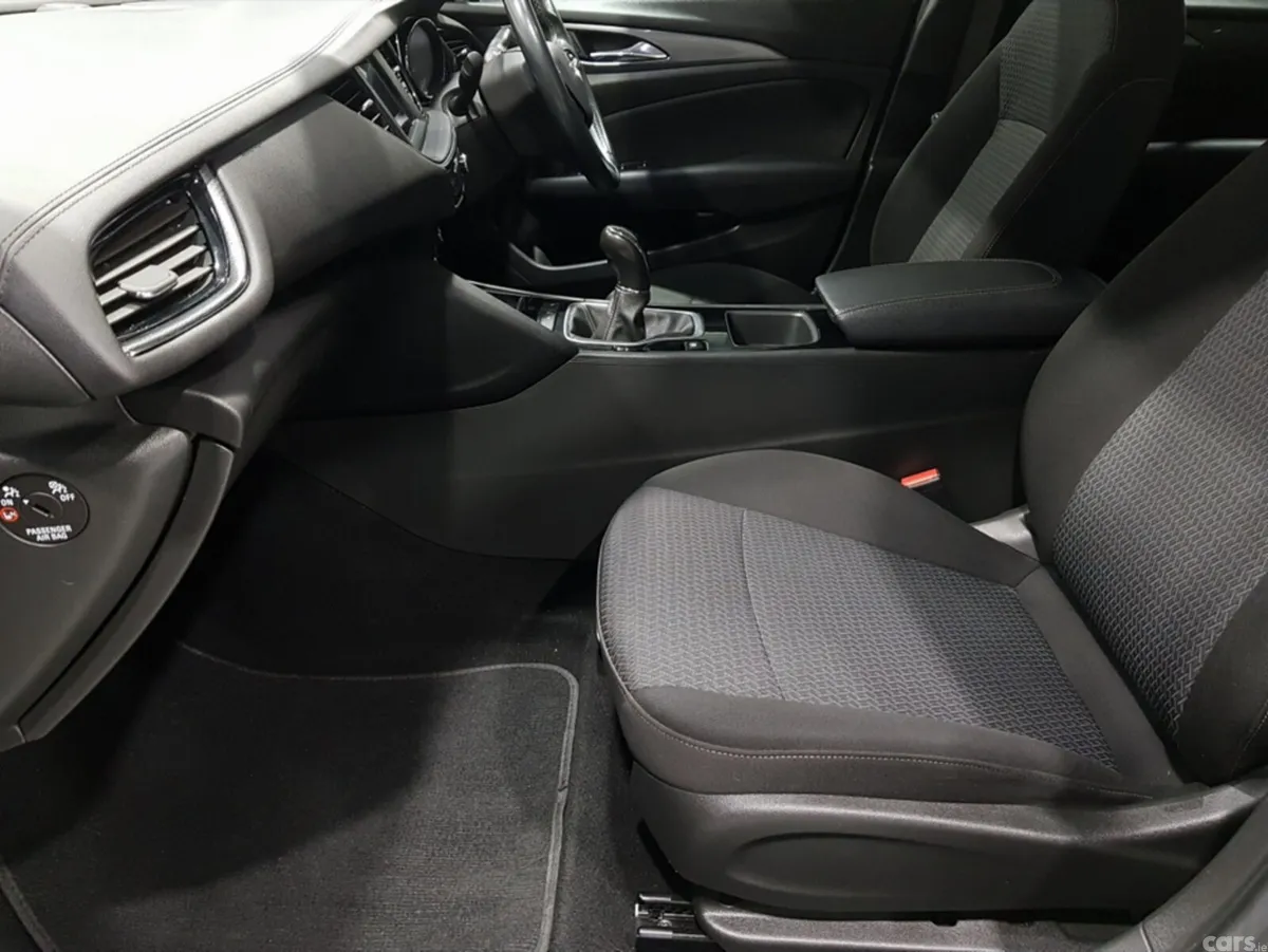 Opel Insignia Hatchback, Diesel, 2021, Black