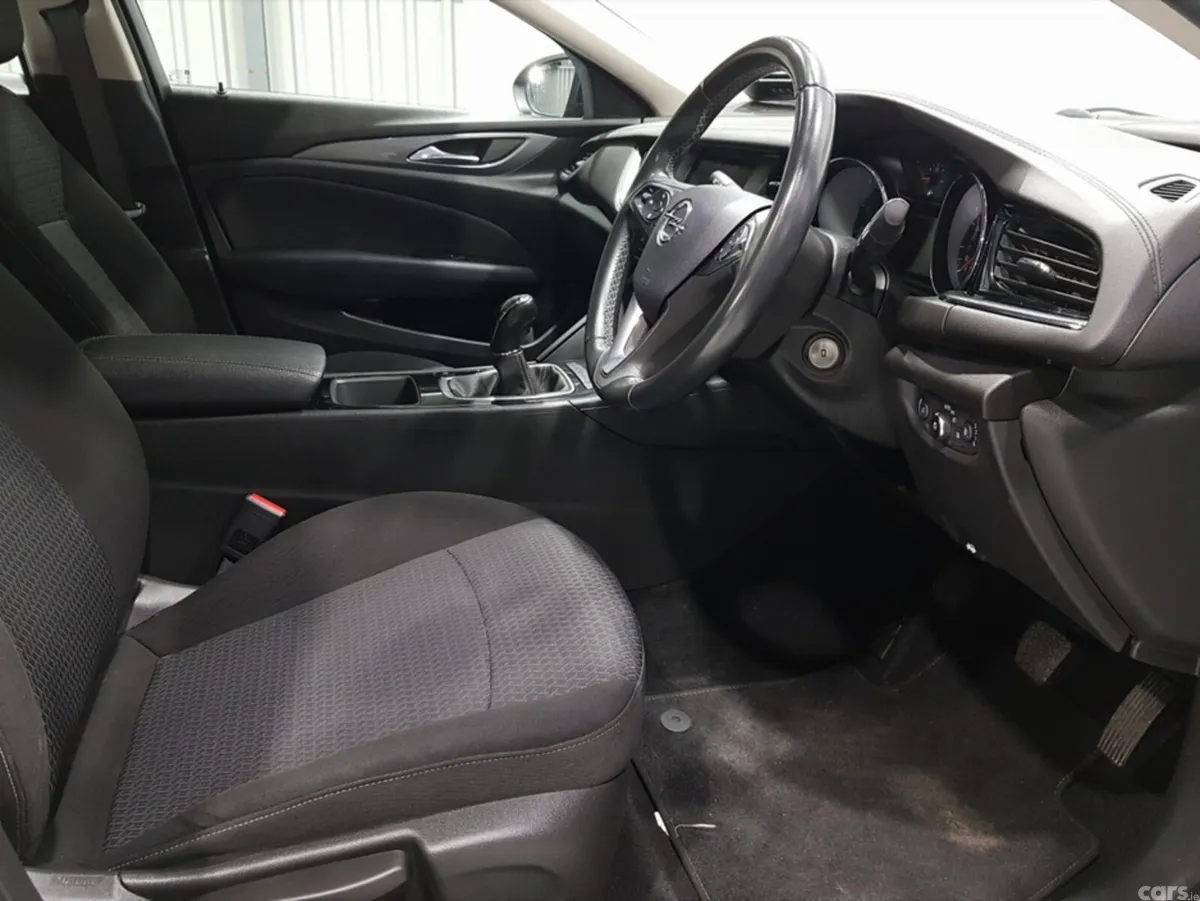 Opel Insignia Hatchback, Diesel, 2021, Black