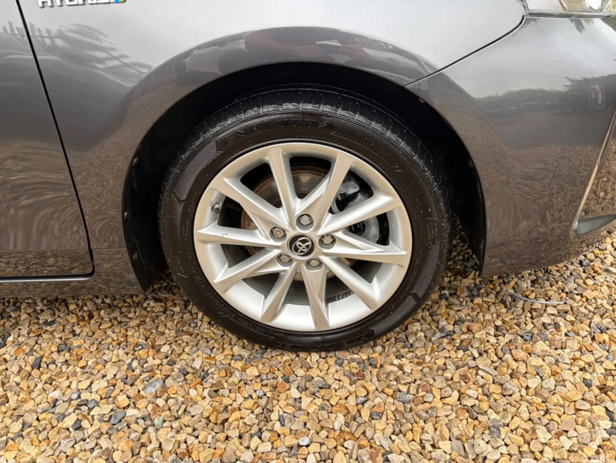 Toyota Prius MPV, Petrol Hybrid, 2018, Grey
