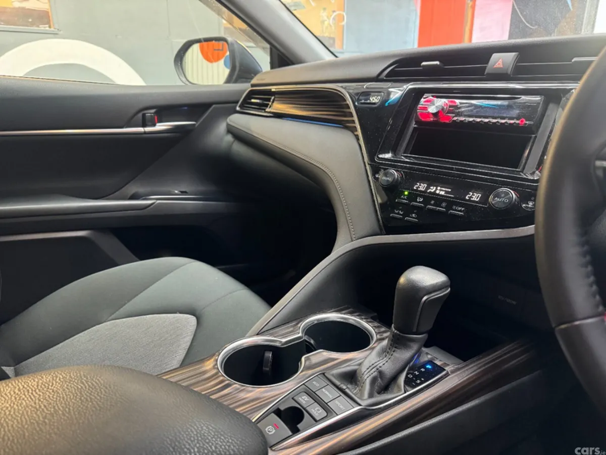 Toyota Camry Saloon, Petrol Hybrid, 2019, Blue