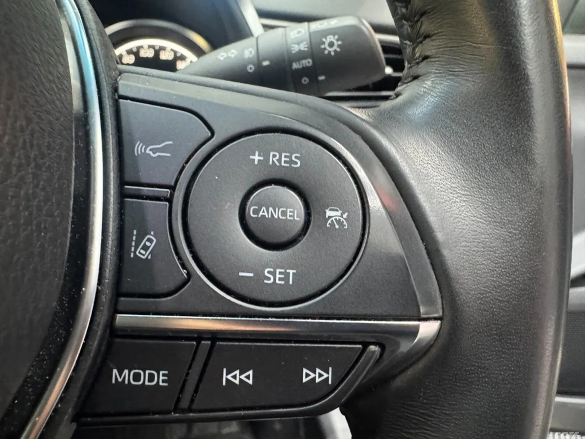 Toyota Camry Saloon, Petrol Hybrid, 2019, Blue