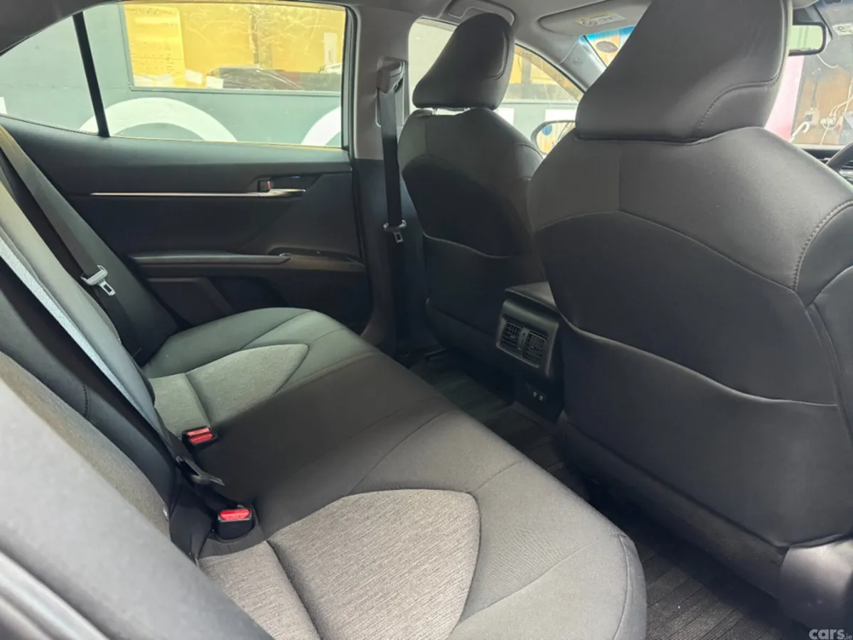 Toyota Camry Saloon, Petrol Hybrid, 2019, Blue