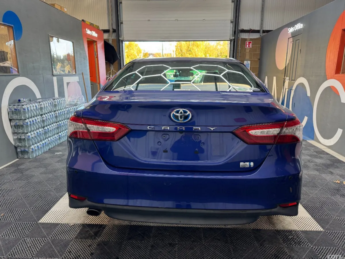 Toyota Camry Saloon, Petrol Hybrid, 2017, Blue