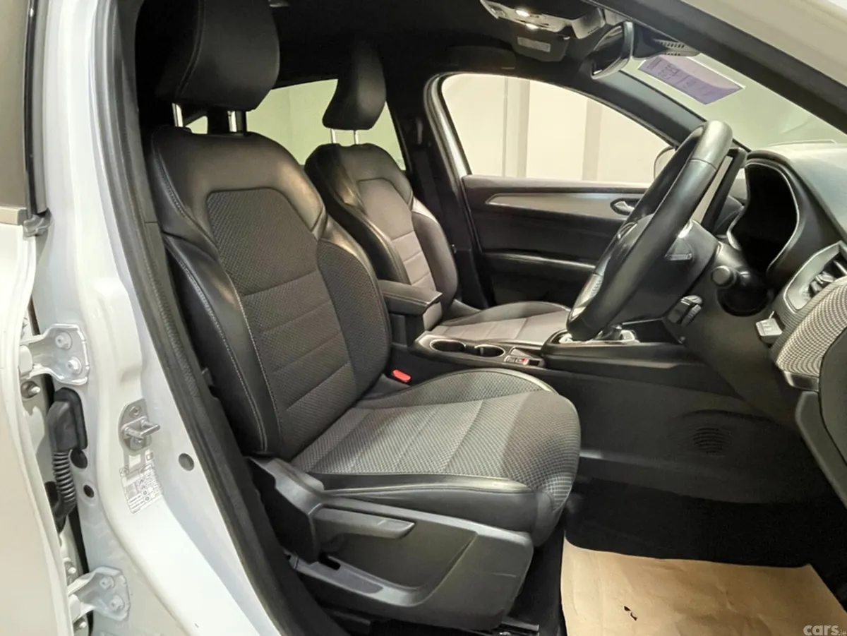 Renault Arkana Hatchback, Petrol, 2024, White