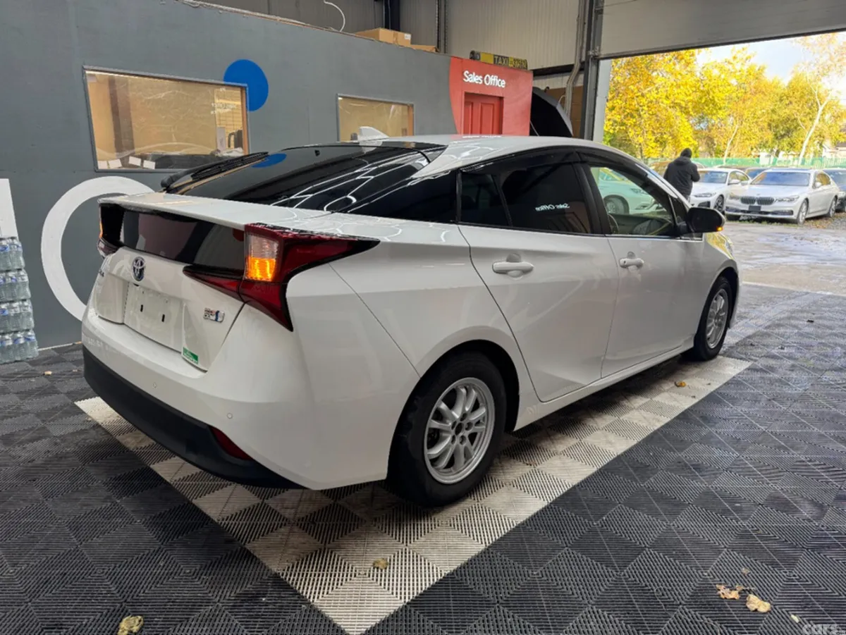 Toyota Prius Saloon, Petrol Hybrid, 2021, White