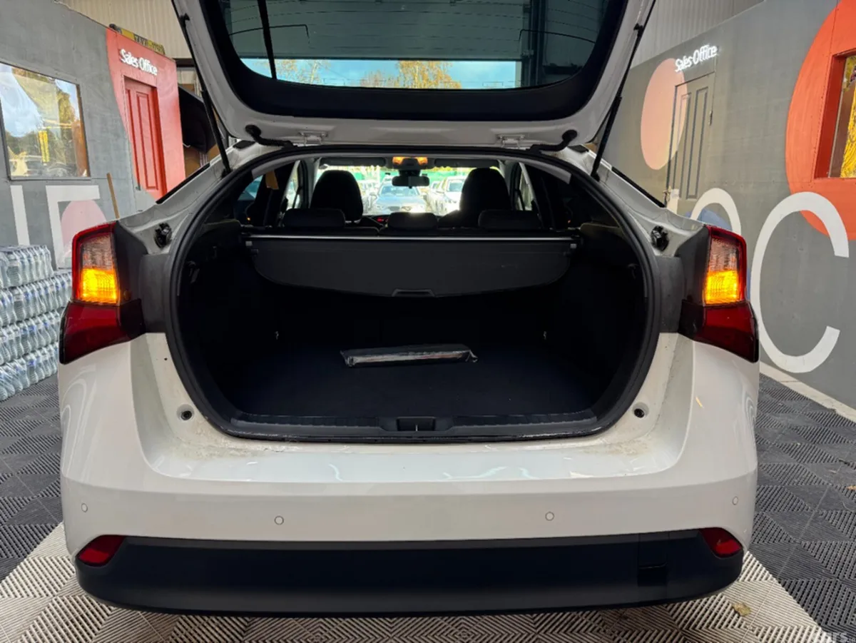 Toyota Prius Saloon, Petrol Hybrid, 2021, White