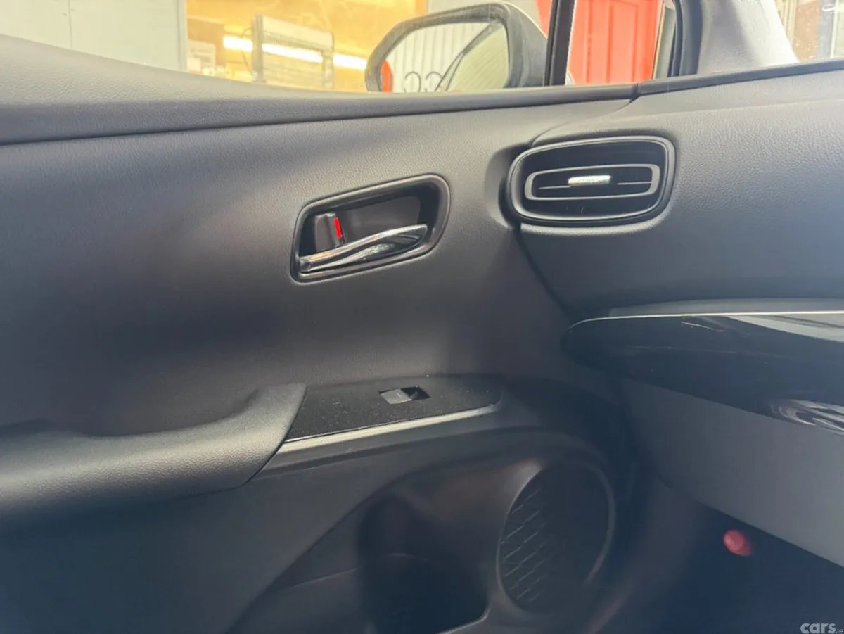 Toyota Prius Saloon, Petrol Hybrid, 2021, White