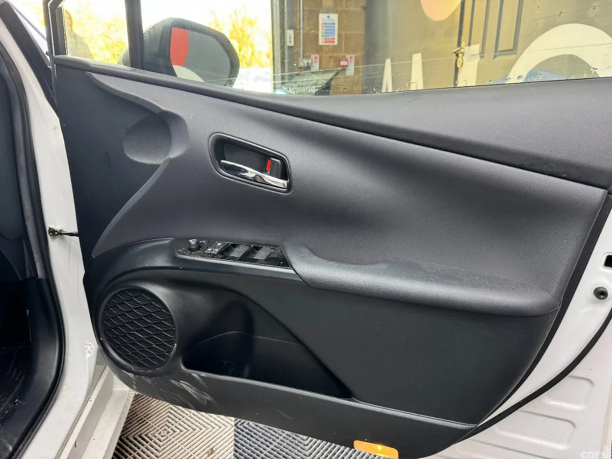 Toyota Prius Saloon, Petrol Hybrid, 2021, White