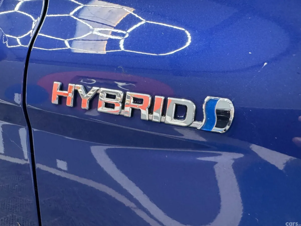 Toyota Camry Saloon, Petrol Hybrid, 2017, Blue
