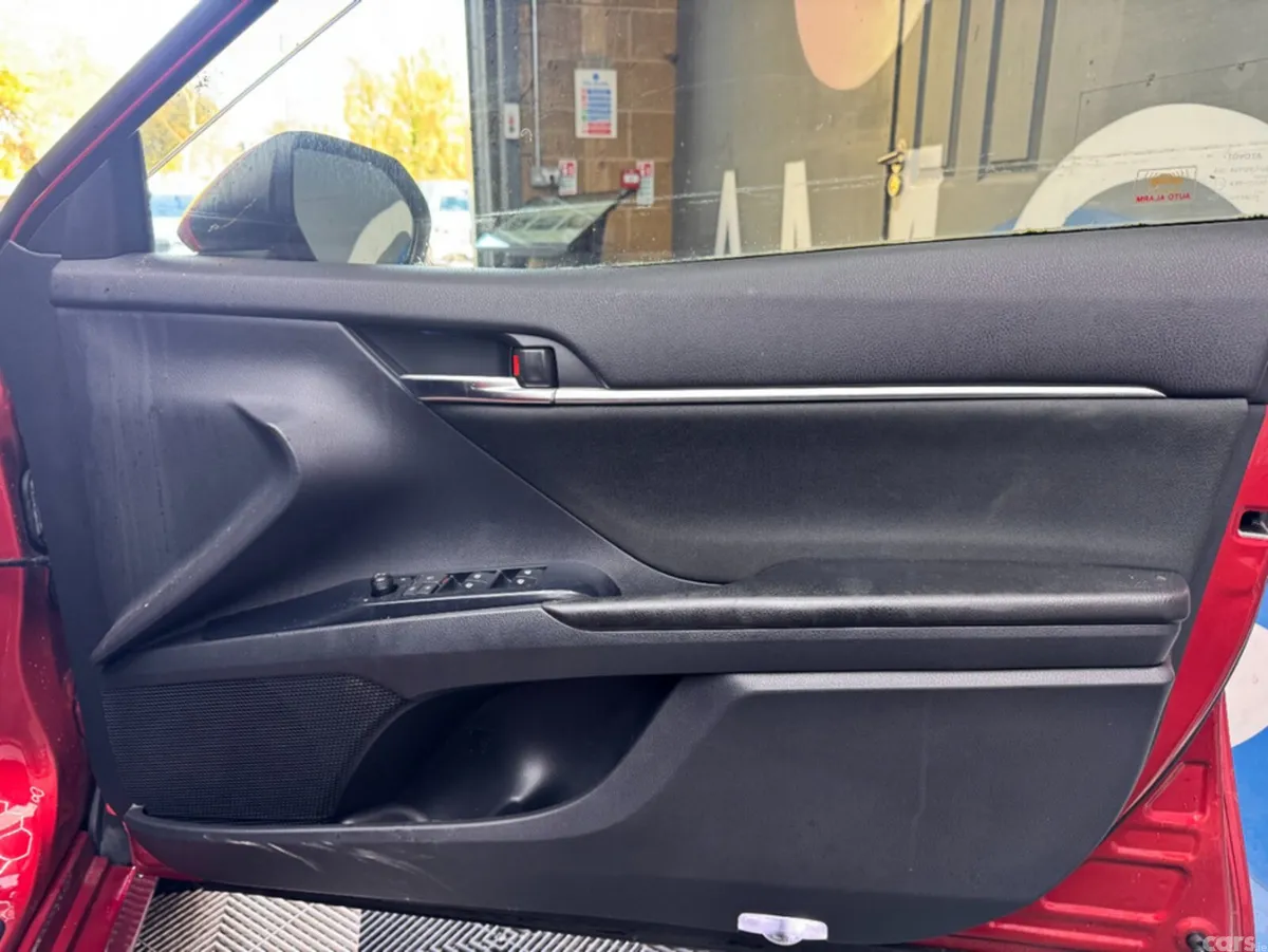 Toyota Camry Saloon, Petrol Hybrid, 2017, Red