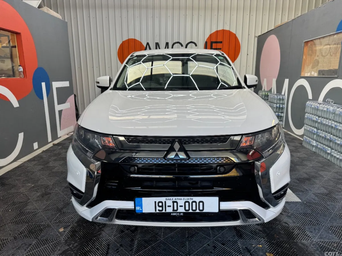 Mitsubishi Outlander SUV, Petrol Hybrid, 2019, White