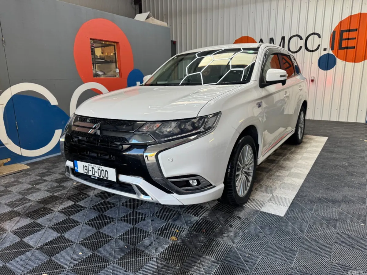 Mitsubishi Outlander SUV, Petrol Hybrid, 2019, White