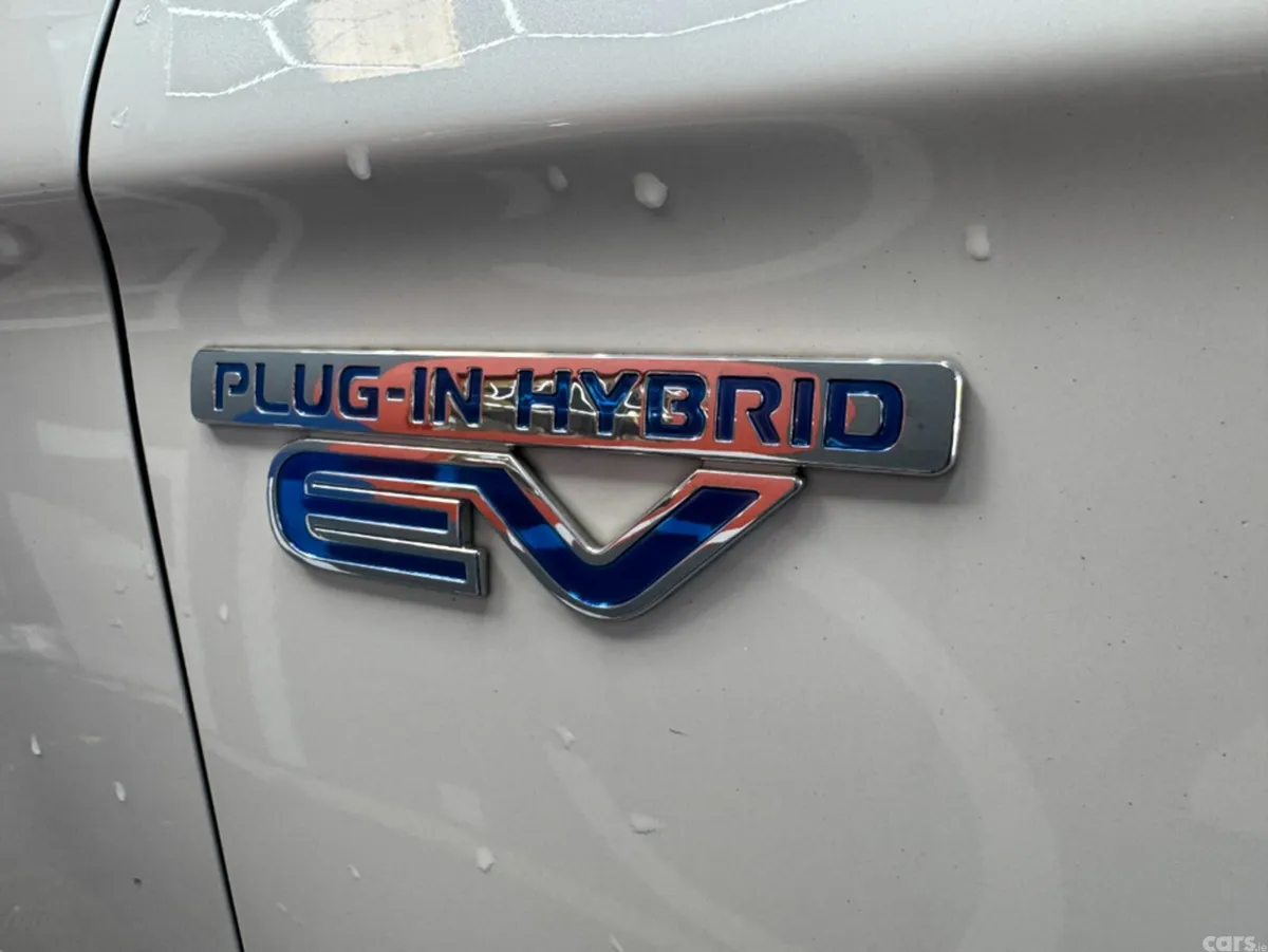 Mitsubishi Outlander SUV, Petrol Hybrid, 2019, White