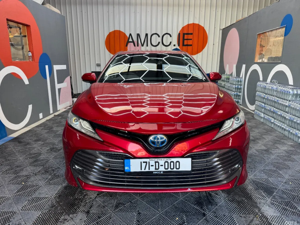 Toyota Camry Saloon, Petrol Hybrid, 2017, Red