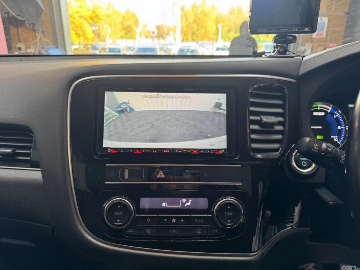 Mitsubishi Outlander SUV, Petrol Hybrid, 2019, White