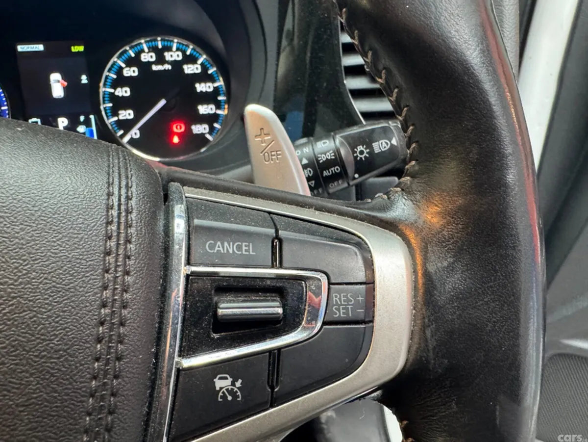 Mitsubishi Outlander SUV, Petrol Hybrid, 2019, White