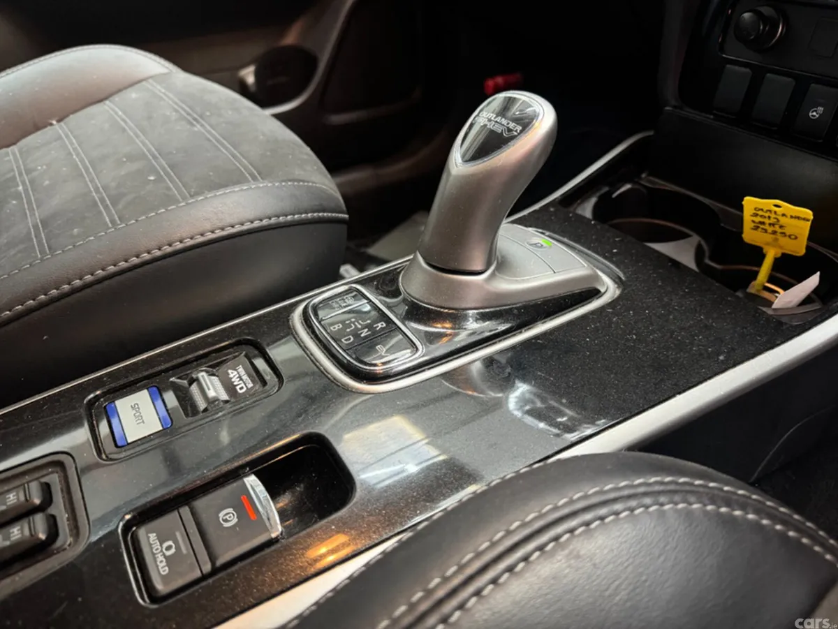 Mitsubishi Outlander SUV, Petrol Hybrid, 2019, White