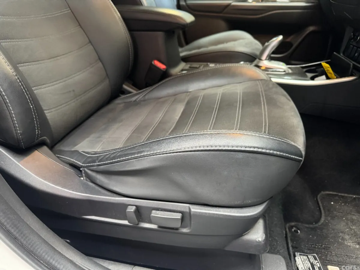 Mitsubishi Outlander SUV, Petrol Hybrid, 2019, White