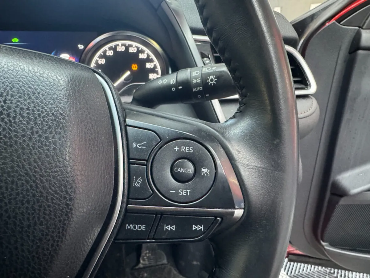 Toyota Camry Saloon, Petrol Hybrid, 2017, Red