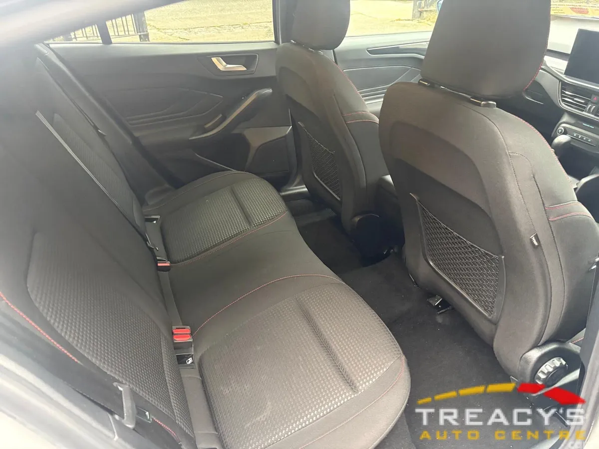 Ford Focus Hatchback, Petrol, 2023, Grey