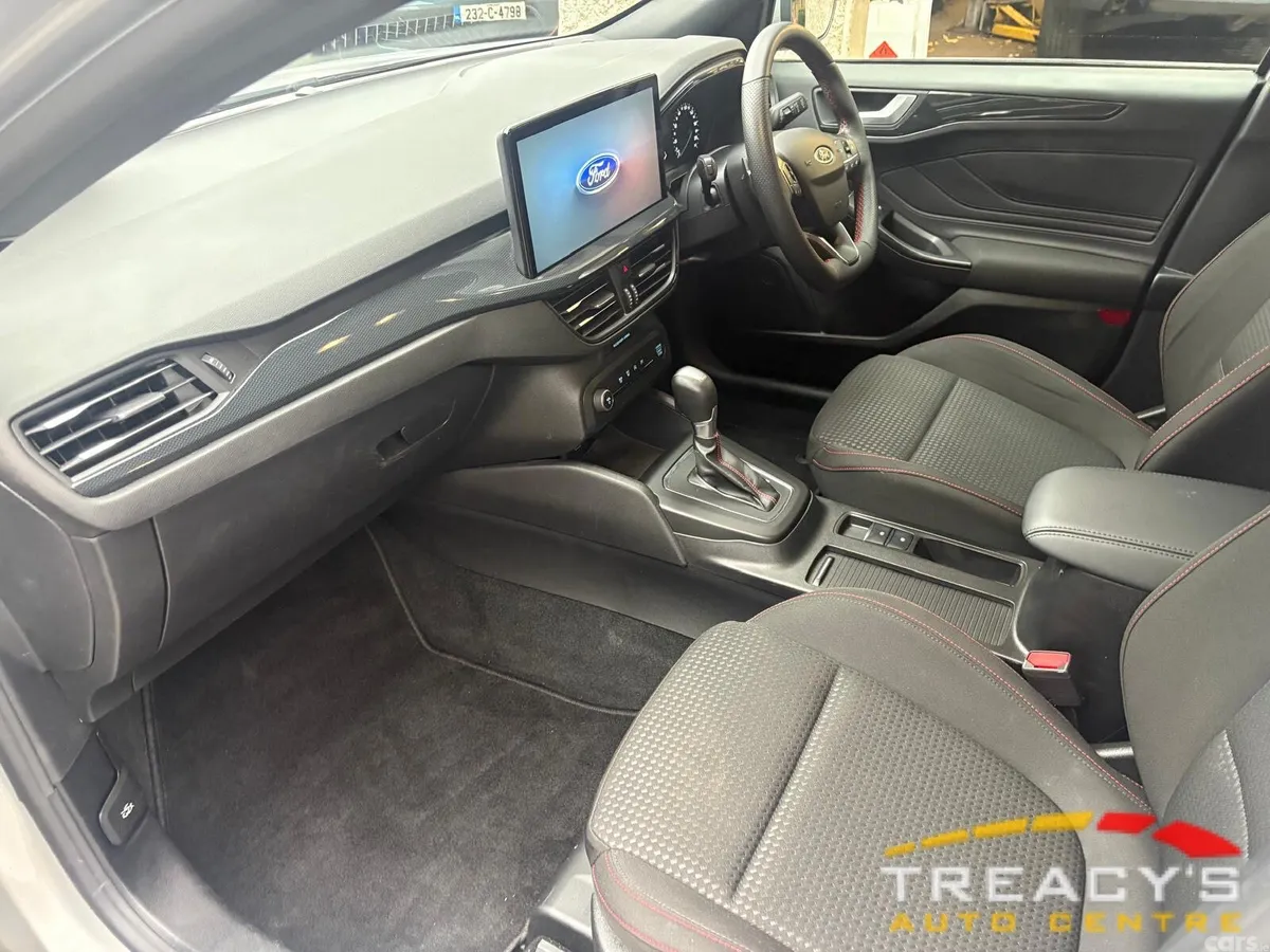 Ford Focus Hatchback, Petrol, 2023, Grey