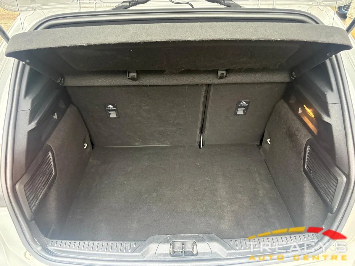 Ford Focus Hatchback, Petrol, 2023, Grey