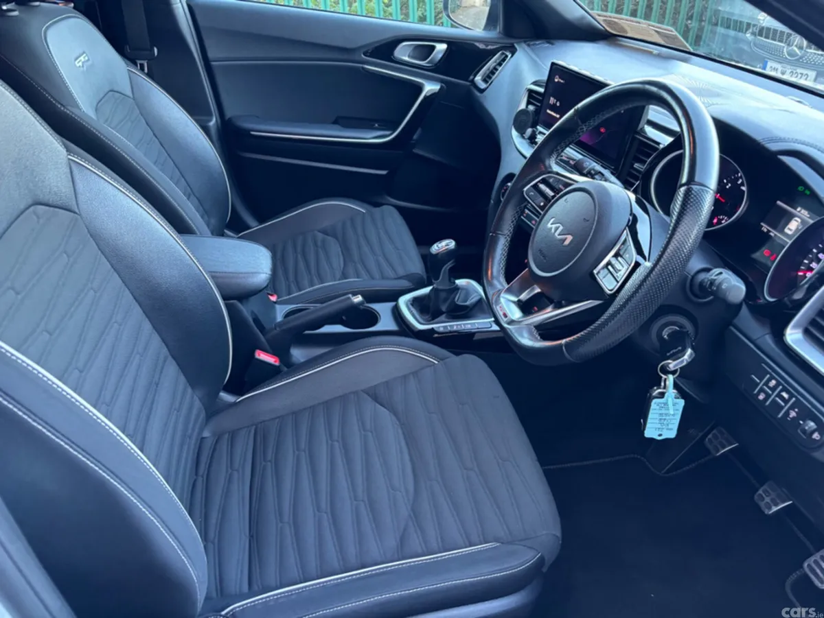 Kia Ceed Hatchback, Petrol, 2022, White