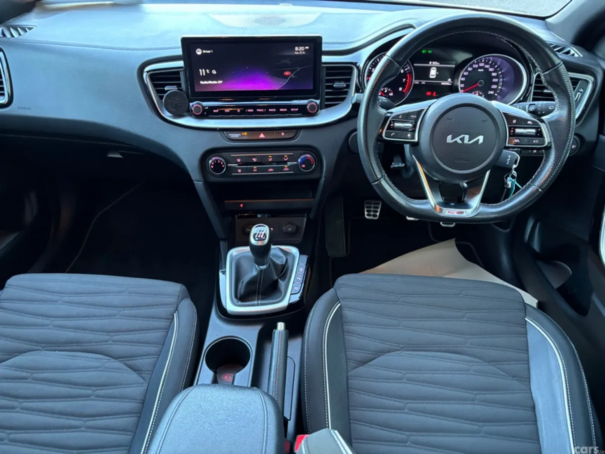Kia Ceed Hatchback, Petrol, 2022, White