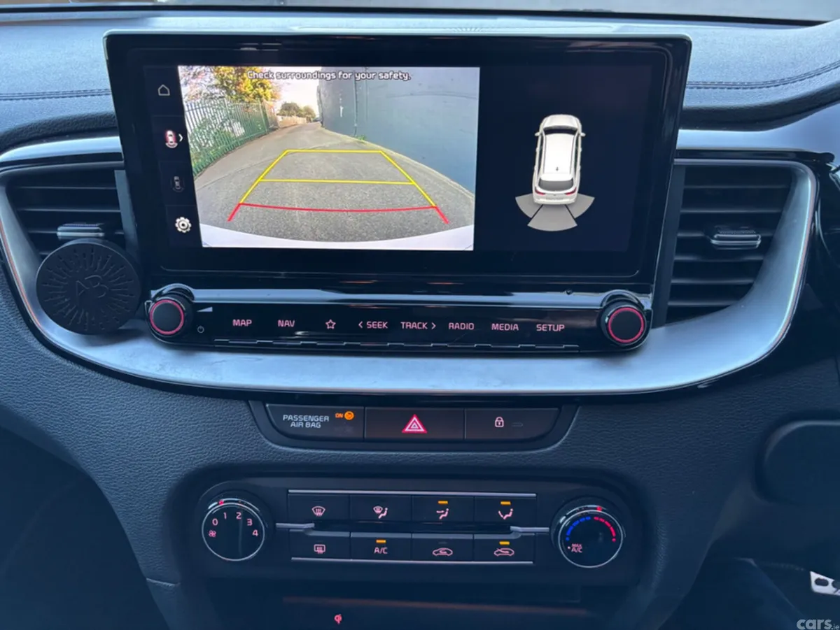 Kia Ceed Hatchback, Petrol, 2022, White